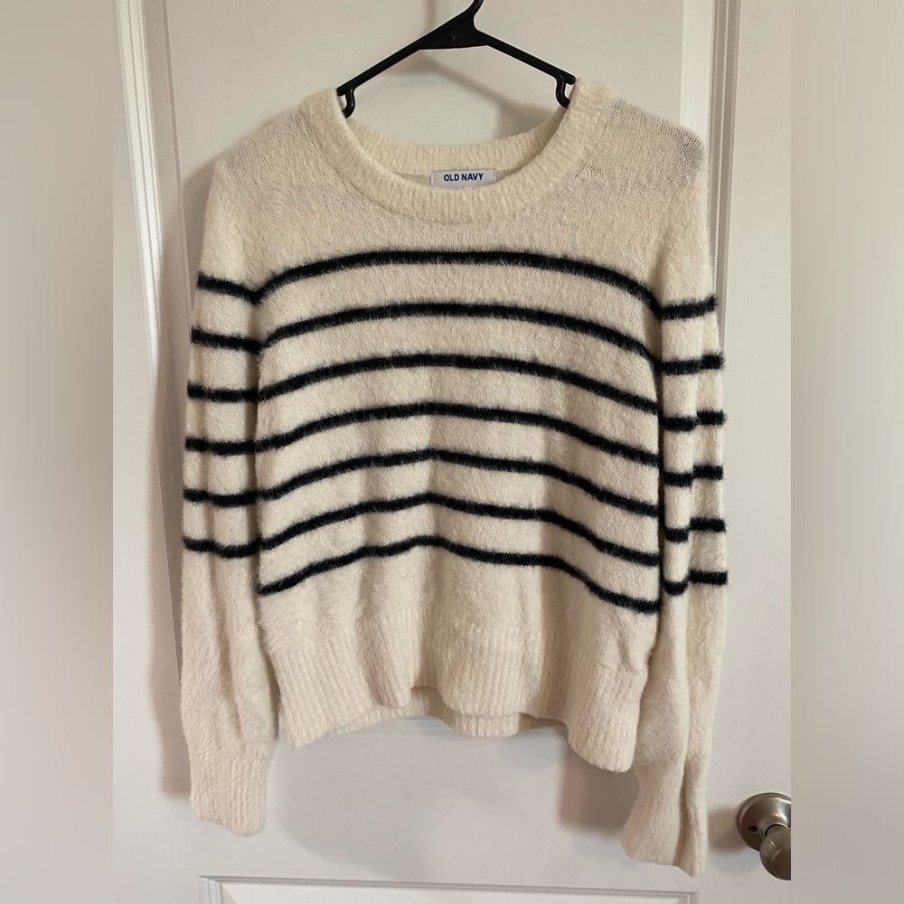 Black & white fluffy sweater